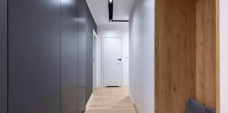 szafa w korytarzu